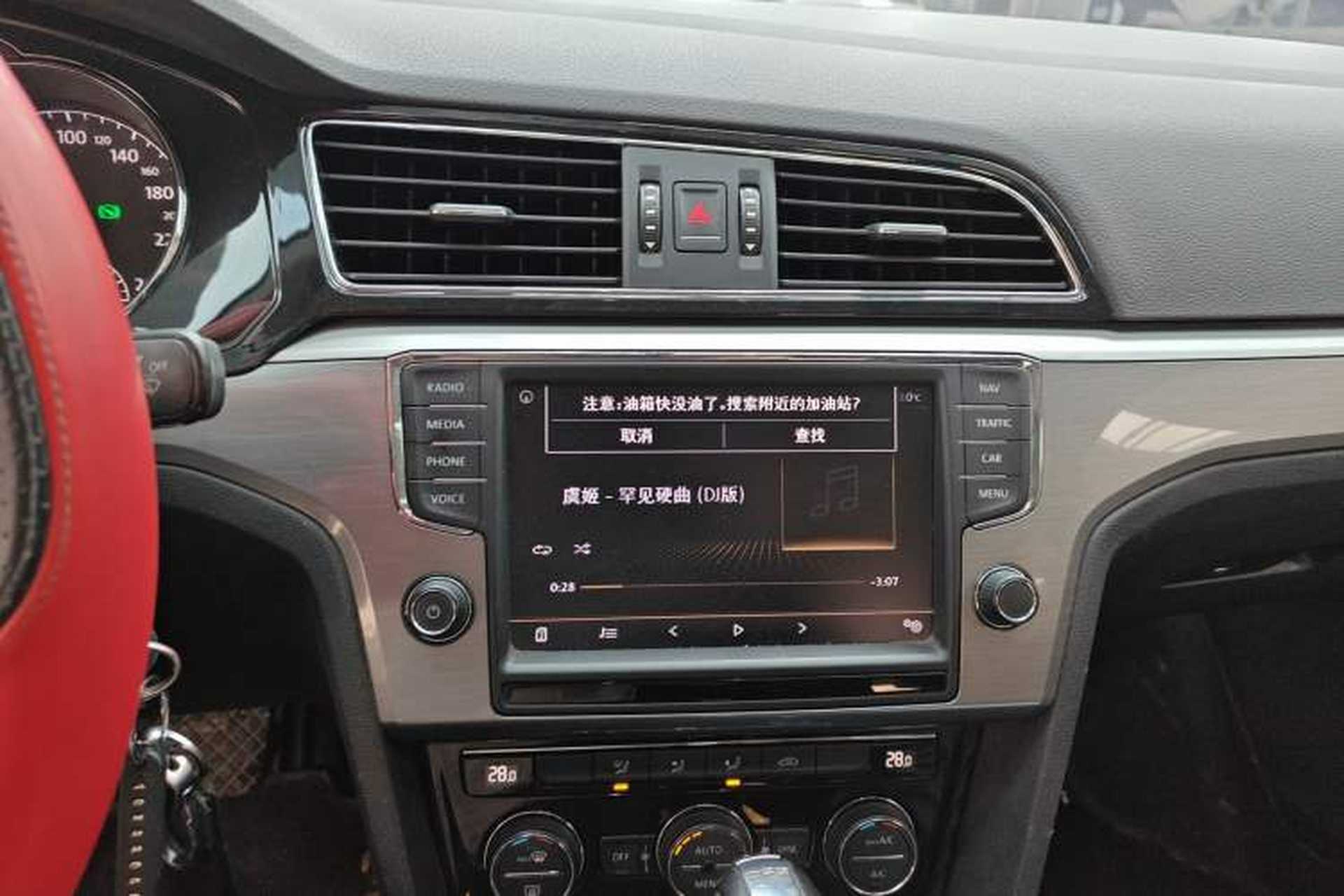 Used Volkswagen Lamando 2018 280TSI DSG Comfort Edition Audio And AC Panel