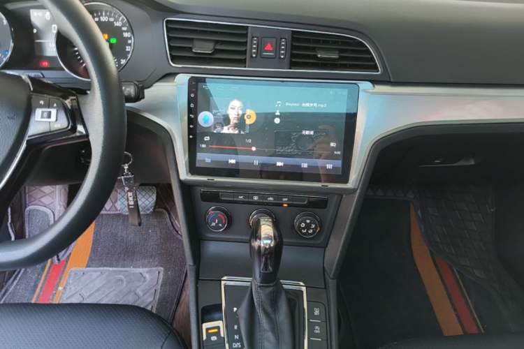 Used Volkswagen Lamando 2018 230TSI DSG Fashion Edition Audio And AC Panel