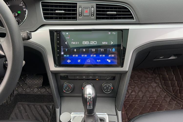 Used Volkswagen Lamando 2018 230TSI DSG Fashion Edition Audio And AC Panel