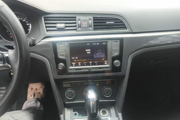Used Volkswagen Lamando 2018 230TSI DSG Fashion Edition Audio And AC Panel