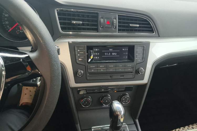 Used Volkswagen Lamando 2018 230TSI DSG Fashion Edition Audio And AC Panel