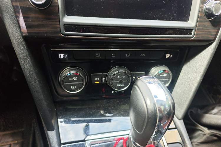 Used Volkswagen Lamando 2018 280TSI DSG Comfort Edition Audio And AC Panel