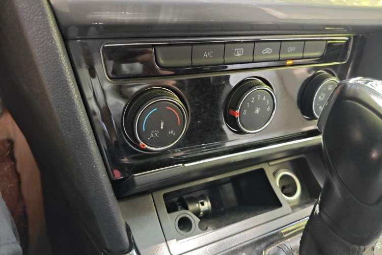 Used Volkswagen Lamando 2018 230TSI DSG Fashion Edition Audio And AC Panel