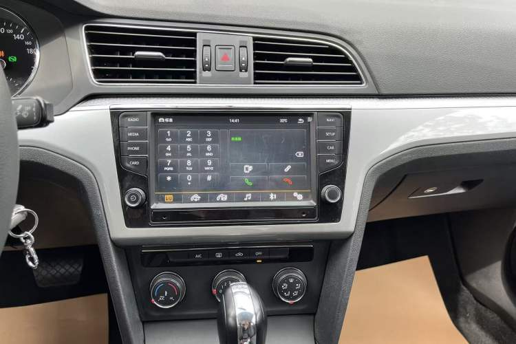 Used Volkswagen Lamando 2018 230TSI DSG Fashion Edition Audio And AC Panel