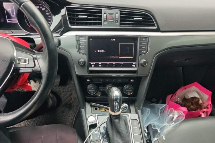 Used Volkswagen Lamando 2018 280TSI DSG Comfort Edition Audio And AC Panel