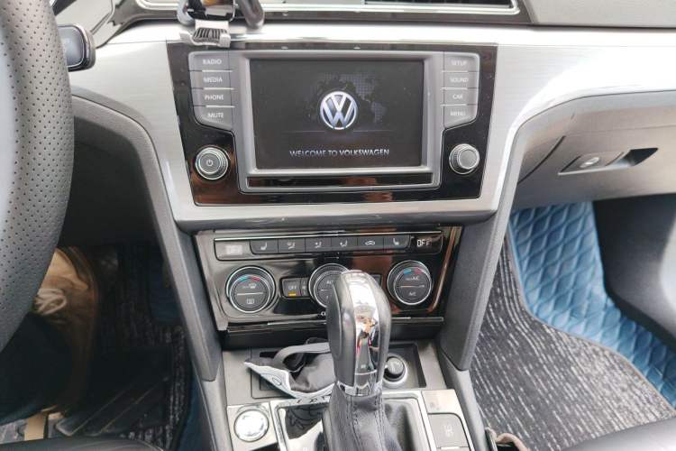 Used Volkswagen Lamando 2018 330TSI DSG Luxury Edition Audio And AC Panel