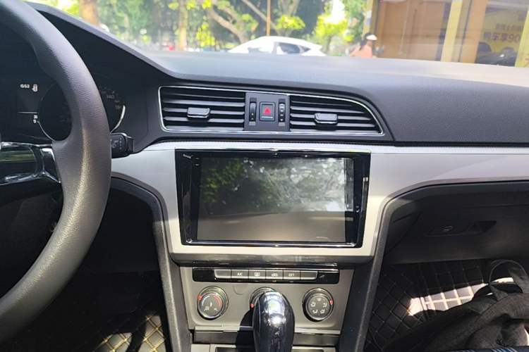 Used Volkswagen Lamando 2018 230TSI DSG Fashion Edition Audio And AC Panel