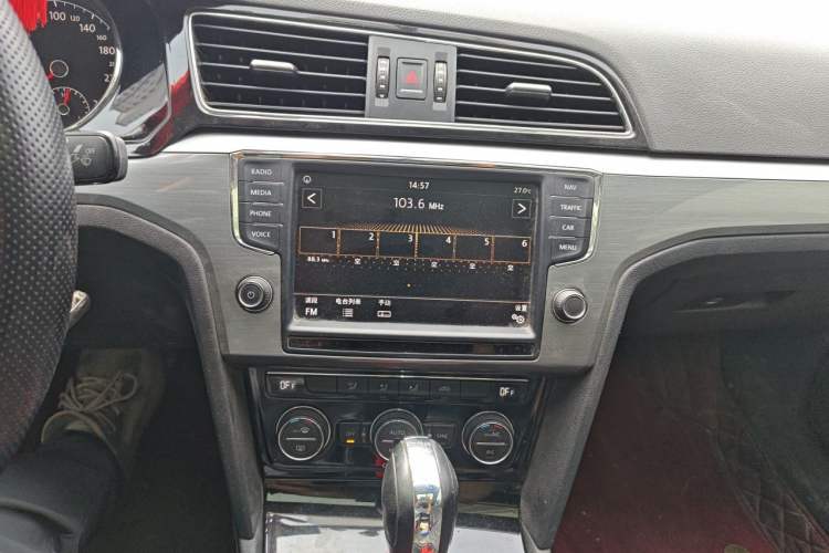 Used Volkswagen Lamando 2018 280TSI DSG Comfort Edition Audio And AC Panel