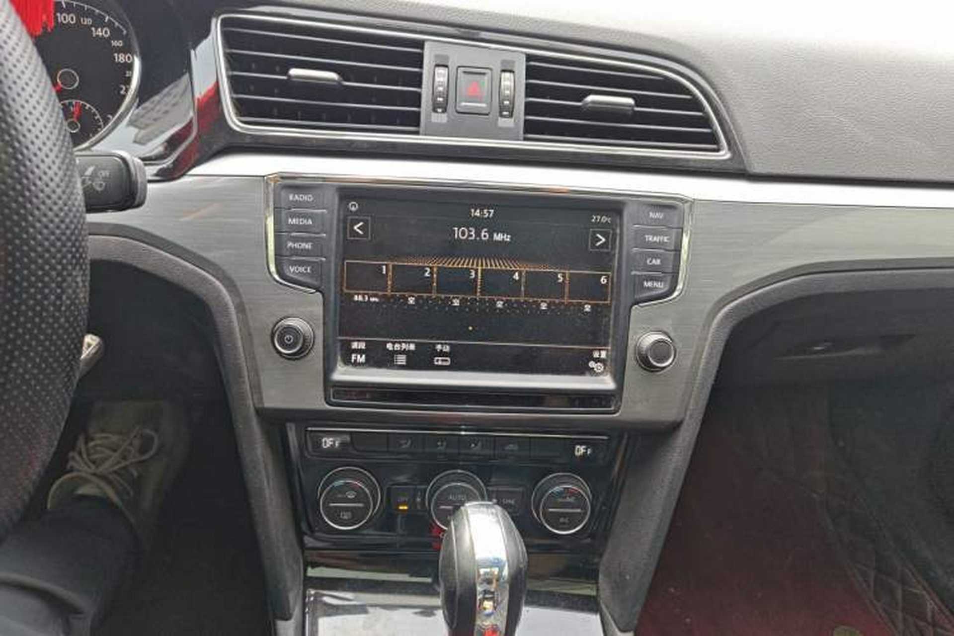 Used Volkswagen Lamando 2018 280TSI DSG Comfort Edition Audio And AC Panel
