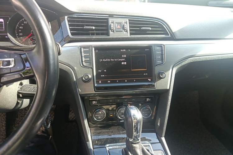 Used Volkswagen Lamando 2018 280TSI DSG Comfort Edition Audio And AC Panel