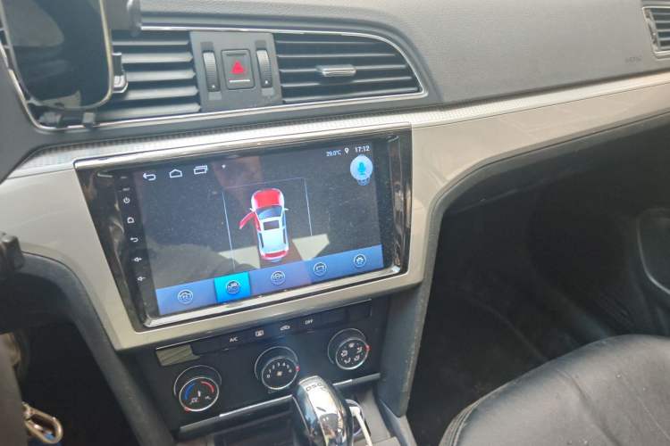 Used Volkswagen Lamando 2018 230TSI DSG Fashion Edition Audio And AC Panel