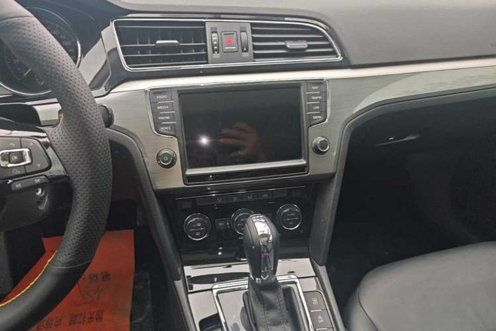 Used Volkswagen Lamando 2018 280TSI DSG Comfort Edition Audio And AC Panel