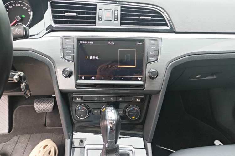 Used Volkswagen Lamando 2018 280TSI DSG Comfort Edition Audio And AC Panel