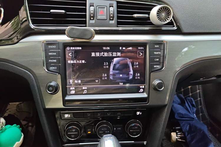 Used Volkswagen Lamando 2018 280TSI DSG Comfort Edition Audio And AC Panel