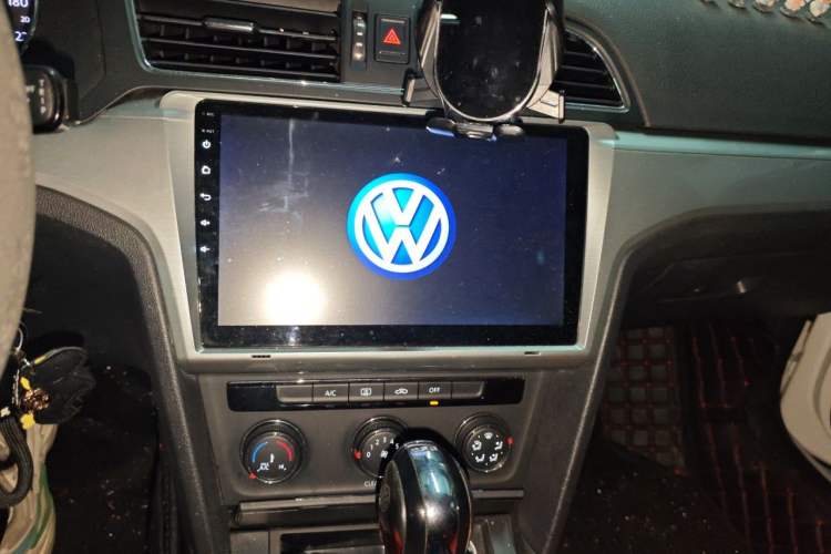 Used Volkswagen Lamando 2018 230TSI DSG Fashion Edition Audio And AC Panel
