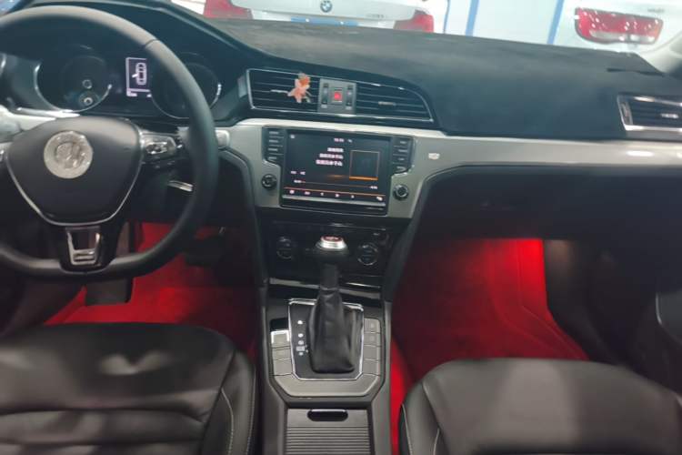 Used Volkswagen Lamando 2018 280TSI DSG Comfort Edition Audio And AC Panel