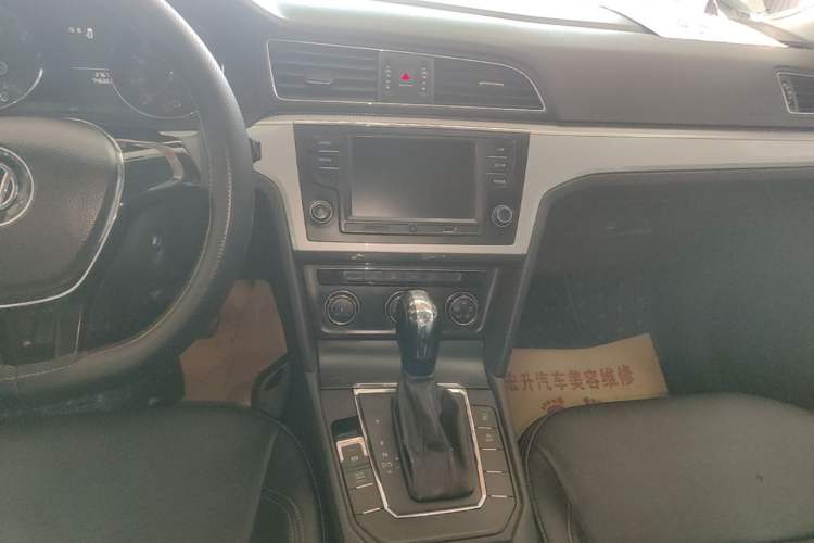 Used Volkswagen Lamando 2018 230TSI DSG Fashion Edition Audio And AC Panel