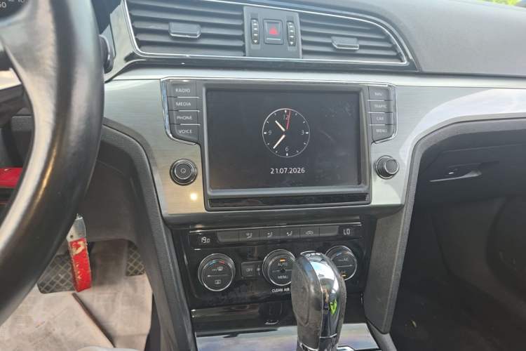 Used Volkswagen Lamando 2018 280TSI DSG Comfort Edition Audio And AC Panel