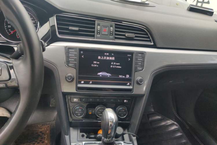 Used Volkswagen Lamando 2018 280TSI DSG Luxury Edition Audio And AC Panel