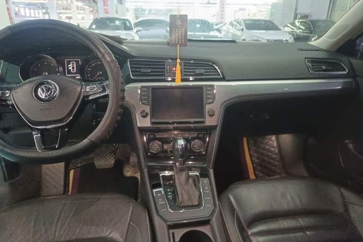 Used Volkswagen Lamando 2018 280TSI DSG Comfort Edition Audio And AC Panel