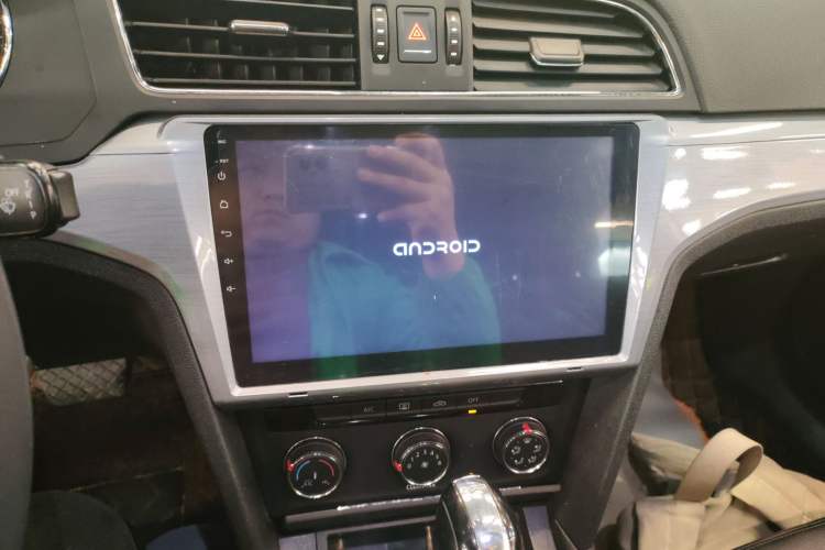 Used Volkswagen Lamando 2018 230TSI DSG Fashion Edition Audio And AC Panel