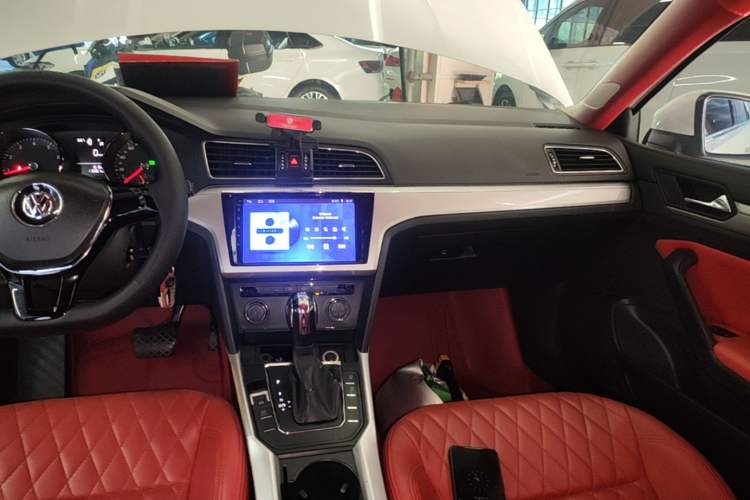 Used Volkswagen Lamando 2018 230TSI DSG Fashion Edition Audio And AC Panel