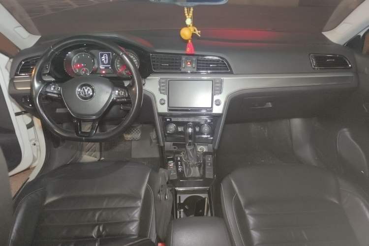 Used Volkswagen Lamando 2018 280TSI DSG Comfort Edition Center Console