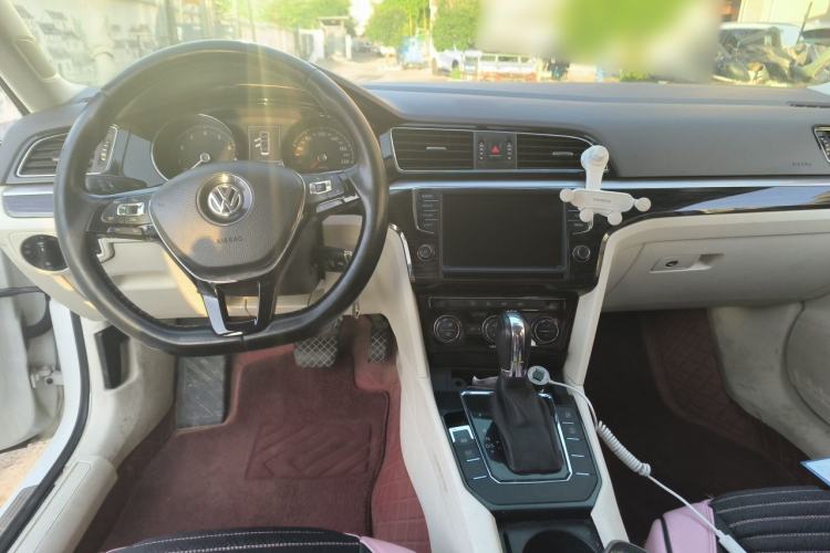 Used Volkswagen Lamando 2018 280TSI DSG Comfort Edition Center Console
