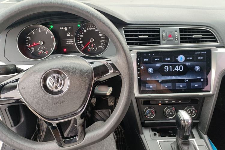 Used Volkswagen Lamando 2018 230TSI DSG Fashion Edition Center Console