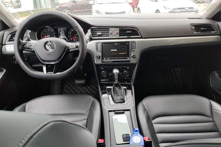 Used Volkswagen Lamando 2018 280TSI DSG Comfort Edition Center Console