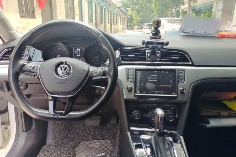 Used Volkswagen Lamando 2018 280TSI DSG Comfort Edition Center Console