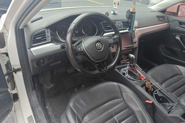 Used Volkswagen Lamando 2018 280TSI DSG Comfort Edition Center Console