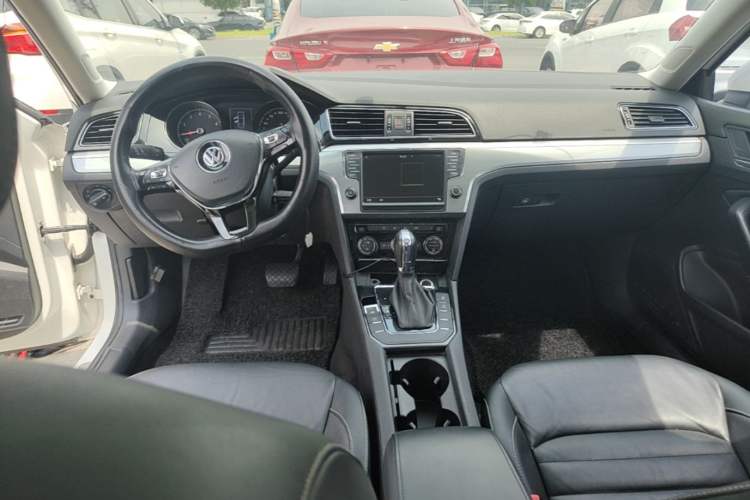 Used Volkswagen Lamando 2018 280TSI DSG Comfort Edition Center Console