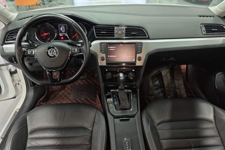 Used Volkswagen Lamando 2018 280TSI DSG Comfort Edition Center Console