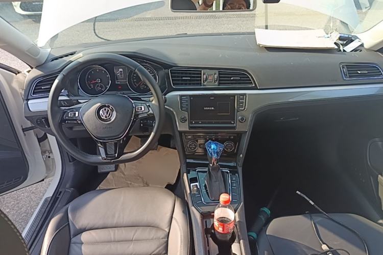 Used Volkswagen Lamando 2018 280TSI DSG Comfort Edition Center Console