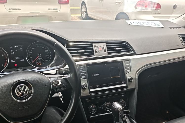 Used Volkswagen Lamando 2018 280TSI DSG Comfort Edition Center Console