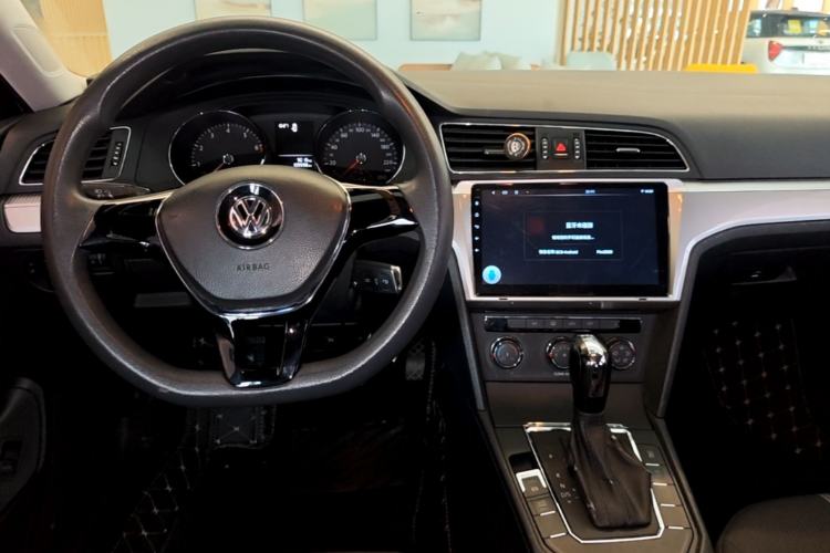 Used Volkswagen Lamando 2018 230TSI DSG Fashion Edition Center Console