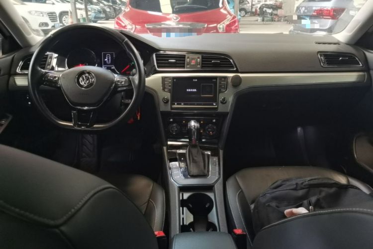 Used Volkswagen Lamando 2018 280TSI DSG Comfort Edition Center Console