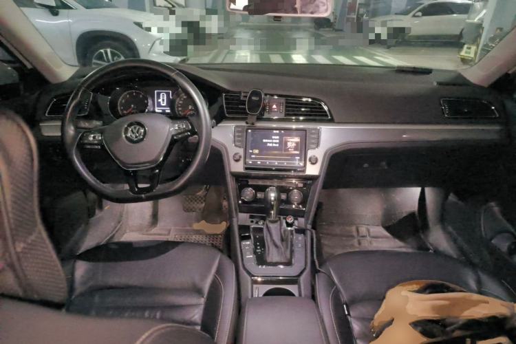Used Volkswagen Lamando 2018 280TSI DSG Comfort Edition Center Console