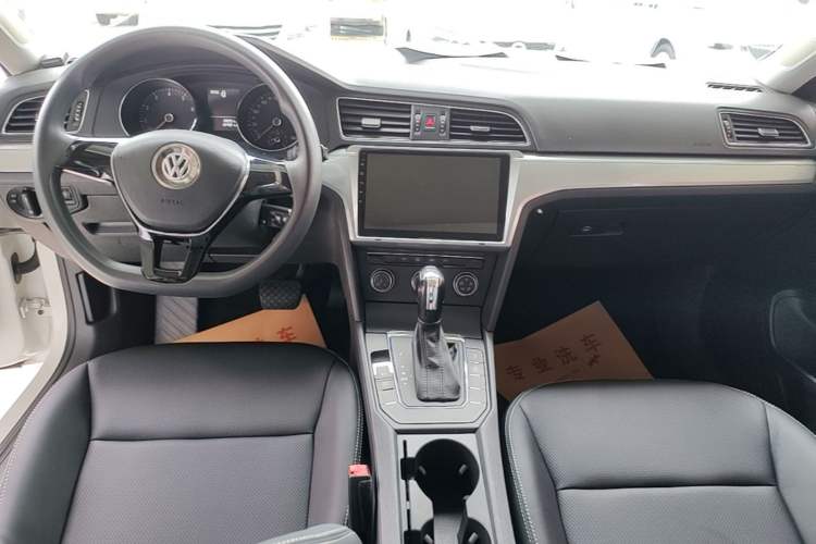 Used Volkswagen Lamando 2018 230TSI DSG Fashion Edition Center Console
