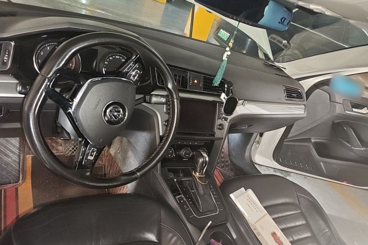 Used Volkswagen Lamando 2018 280TSI DSG Comfort Edition Center Console