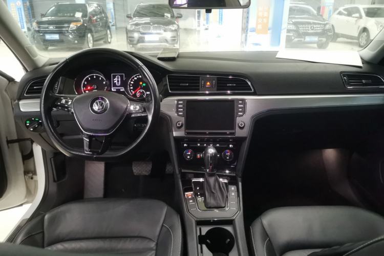 Used Volkswagen Lamando 2018 280TSI DSG Comfort Edition Center Console