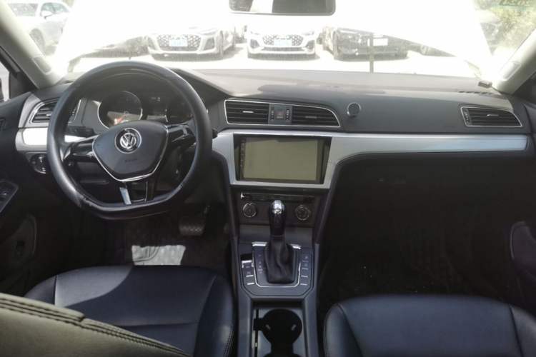 Used Volkswagen Lamando 2018 230TSI DSG Fashion Edition Center Console