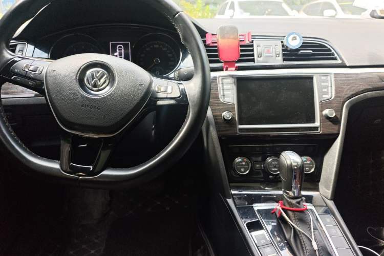Used Volkswagen Lamando 2018 280TSI DSG Comfort Edition Center Console