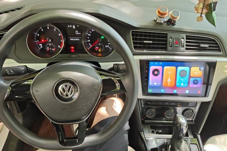 Used Volkswagen Lamando 2018 230TSI DSG Fashion Edition Center Console