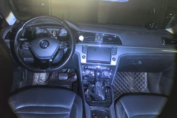 Used Volkswagen Lamando 2018 280TSI DSG Comfort Edition Center Console