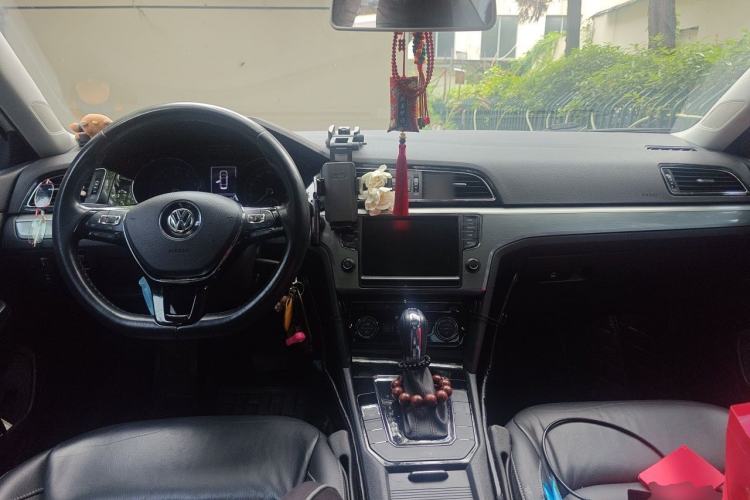 Used Volkswagen Lamando 2018 280TSI DSG Comfort Edition Center Console