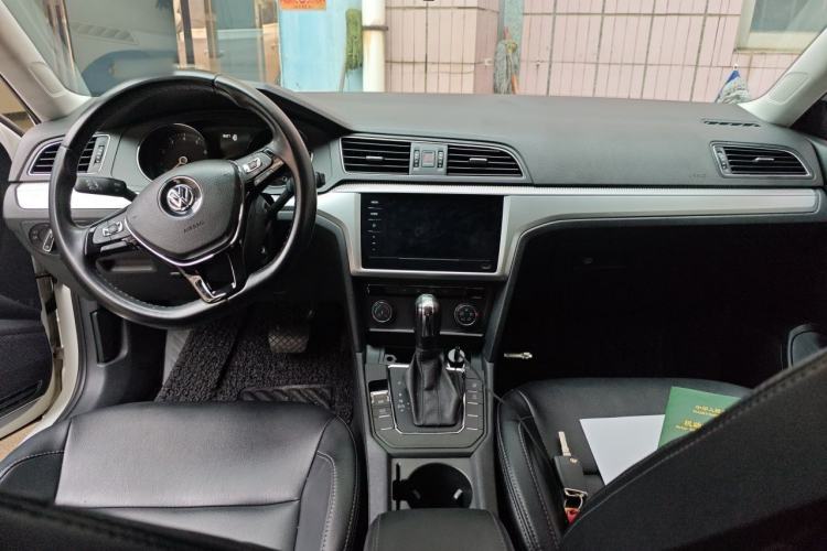 Used Volkswagen Lamando 2018 230TSI DSG Fashion Edition Center Console