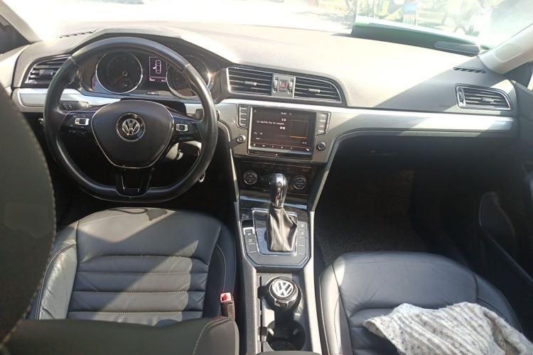 Used Volkswagen Lamando 2018 280TSI DSG Comfort Edition Center Console