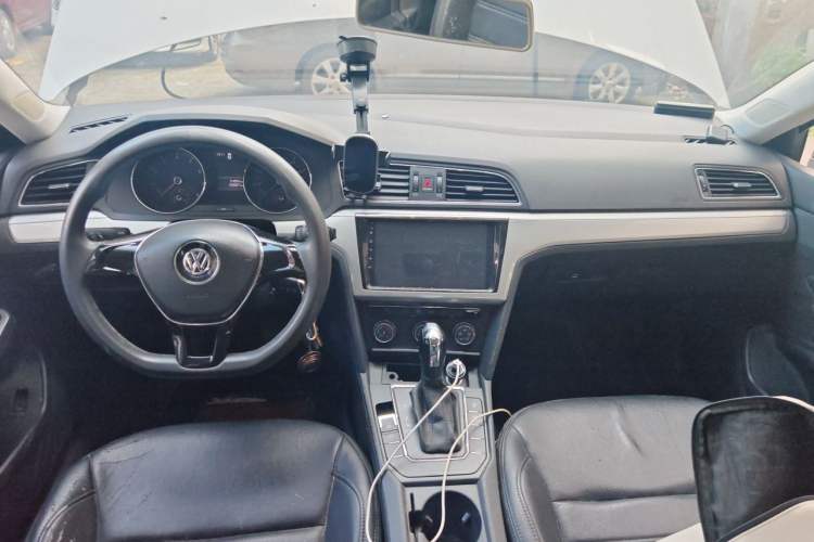 Used Volkswagen Lamando 2018 230TSI DSG Fashion Edition Center Console